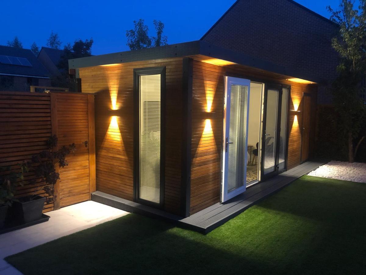 Meezee Pearl Double Bed Lodge With Free Parking Salford  Kültér fotó