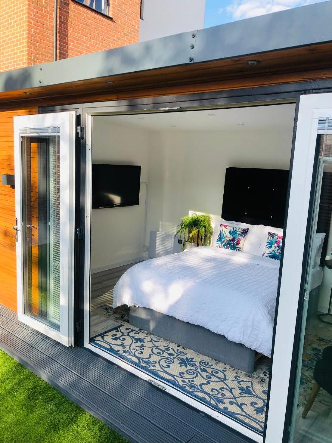 Meezee Pearl Double Bed Lodge With Free Parking Salford  Kültér fotó