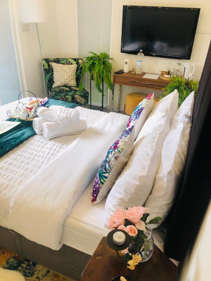 Meezee Pearl Double Bed Lodge With Free Parking Salford  Kültér fotó