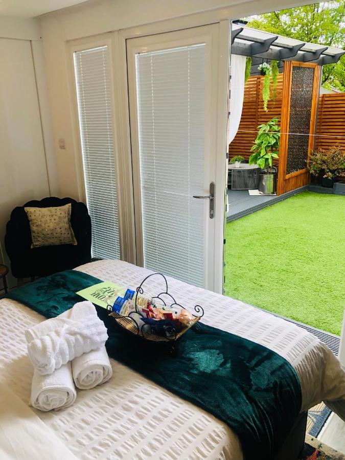 Meezee Pearl Double Bed Lodge With Free Parking Salford  Kültér fotó