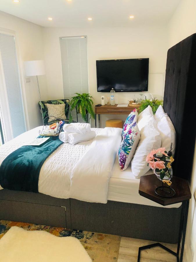 Meezee Pearl Double Bed Lodge With Free Parking Salford  Kültér fotó