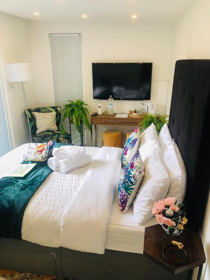 Meezee Pearl Double Bed Lodge With Free Parking Salford  Kültér fotó