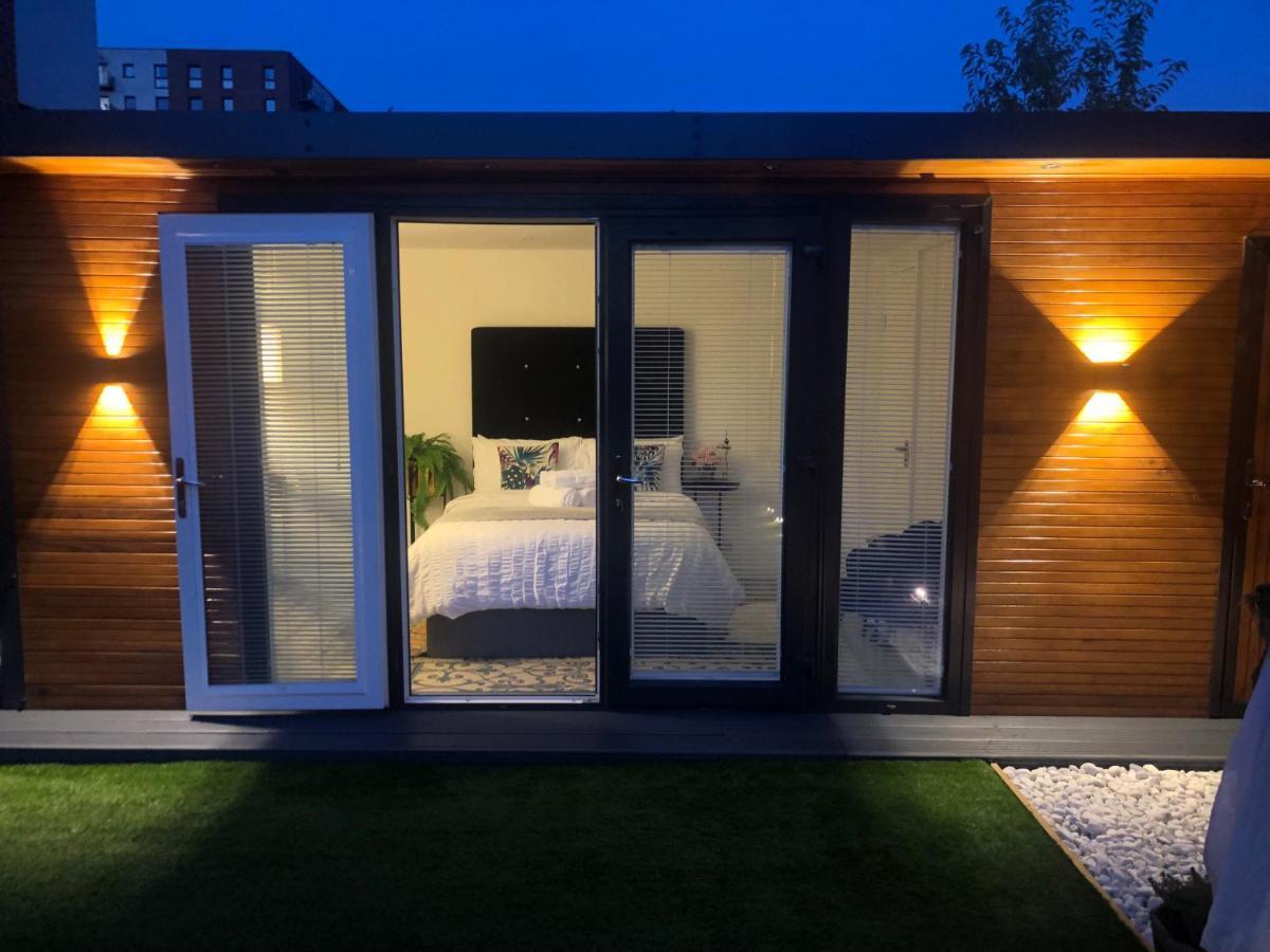 Meezee Pearl Double Bed Lodge With Free Parking Salford  Kültér fotó