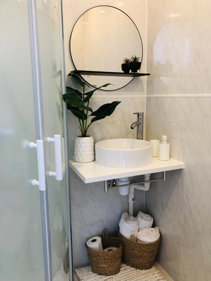 Meezee Pearl Double Bed Lodge With Free Parking Salford  Kültér fotó