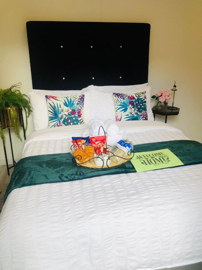 Meezee Pearl Double Bed Lodge With Free Parking Salford  Kültér fotó