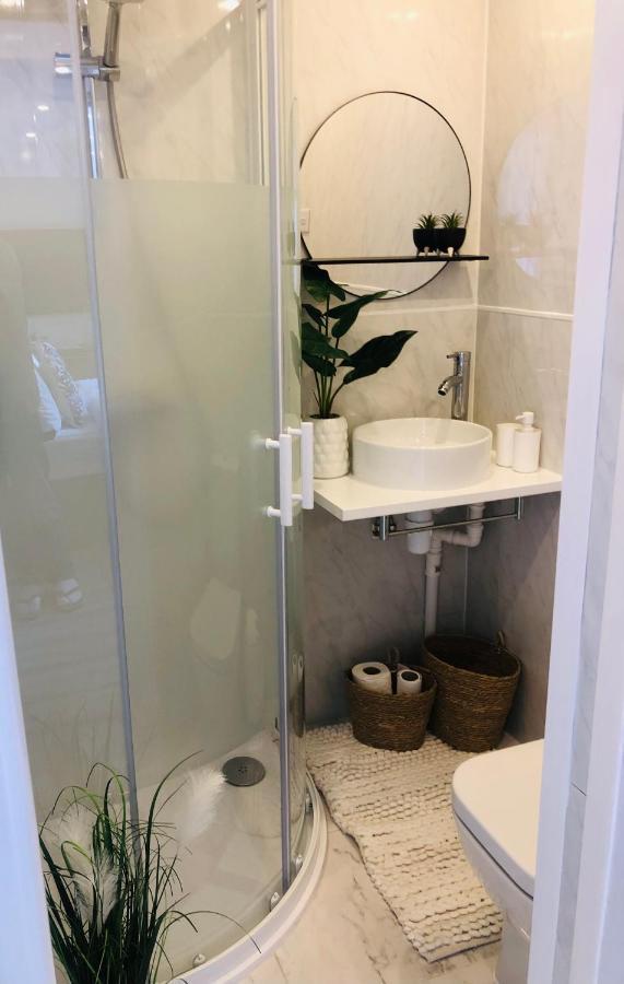 Meezee Pearl Double Bed Lodge With Free Parking Salford  Kültér fotó