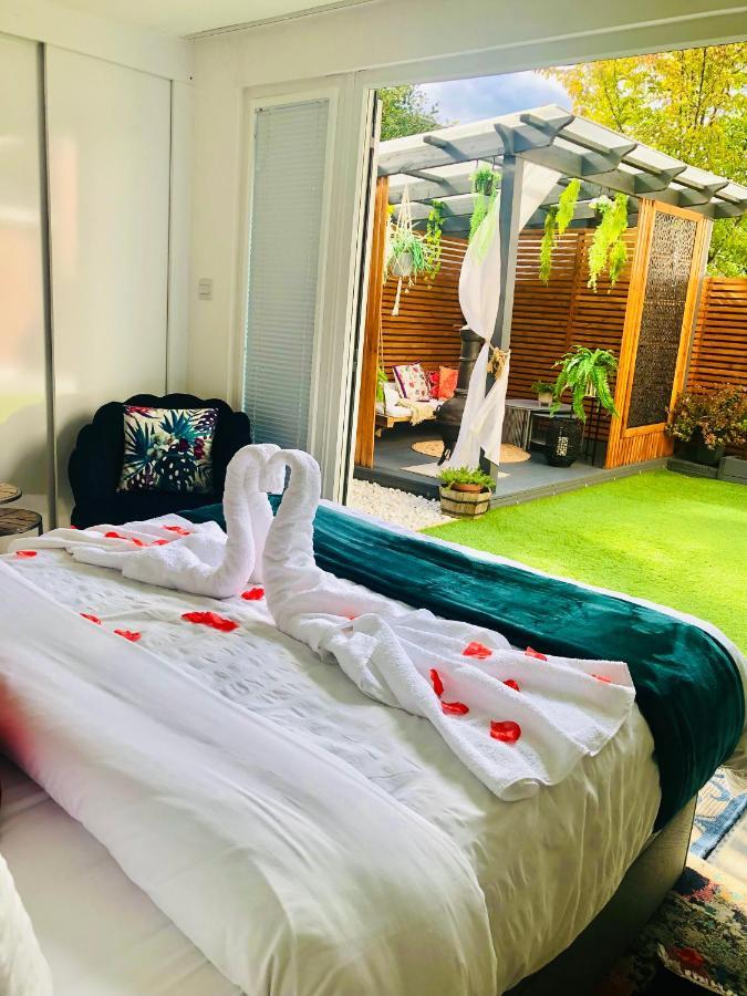 Meezee Pearl Double Bed Lodge With Free Parking Salford  Kültér fotó