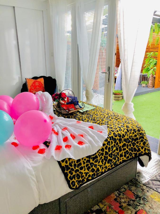 Meezee Pearl Double Bed Lodge With Free Parking Salford  Kültér fotó