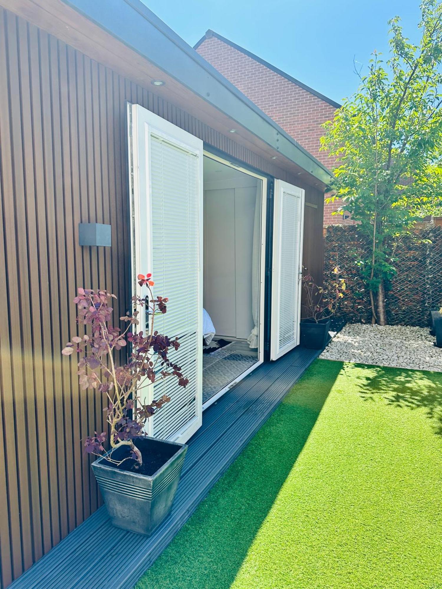 Meezee Pearl Double Bed Lodge With Free Parking Salford  Kültér fotó